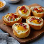 Gefüllte Frühstücksbrötchen mit Ei, Turkey Turkey Bacon und Käse