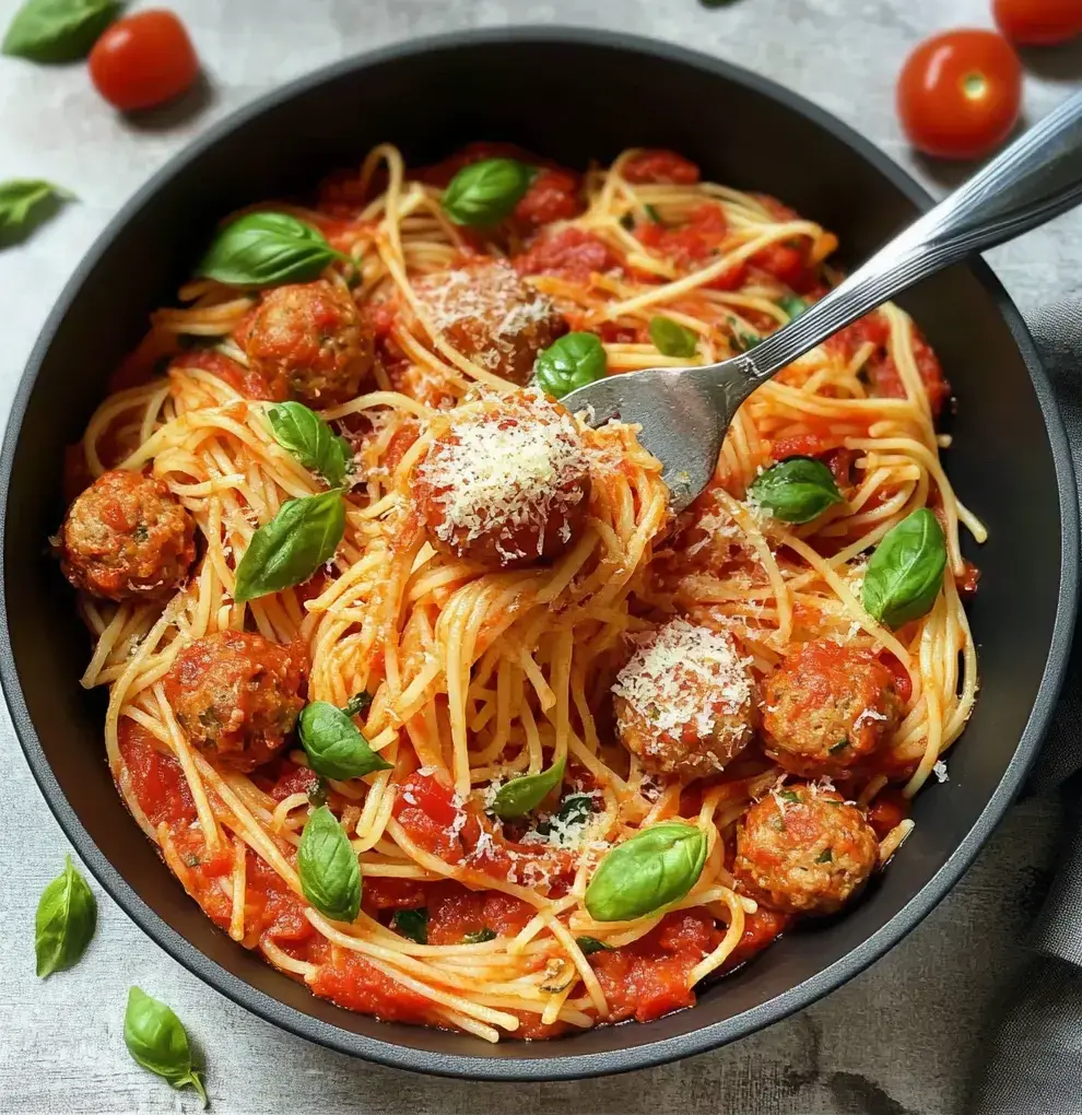 Hackbällchen Pasta Rezept mit Tomatensoße