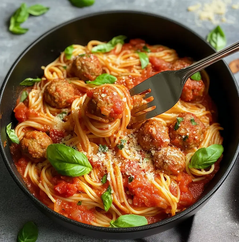 Hackbällchen Pasta Rezept mit Tomatensoße