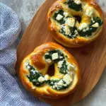 Feta Spinat Brezel Rezept