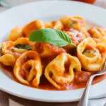 Tortellini mit Tomatensoße